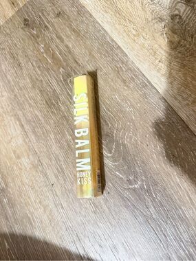 Huda Queen Bee Honey Silk Balm new